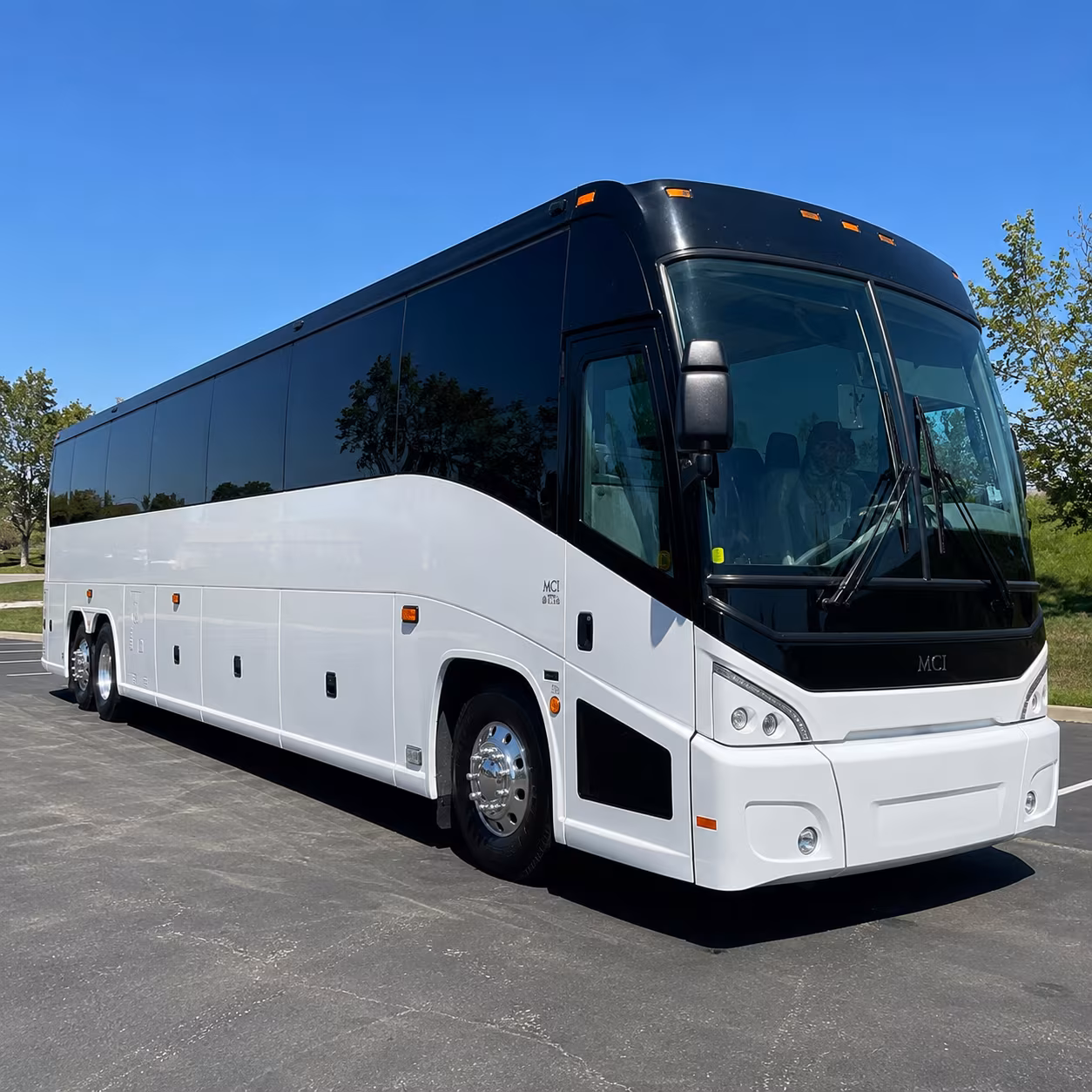 charter bus shuttles between hunter army airfield and fort stewart