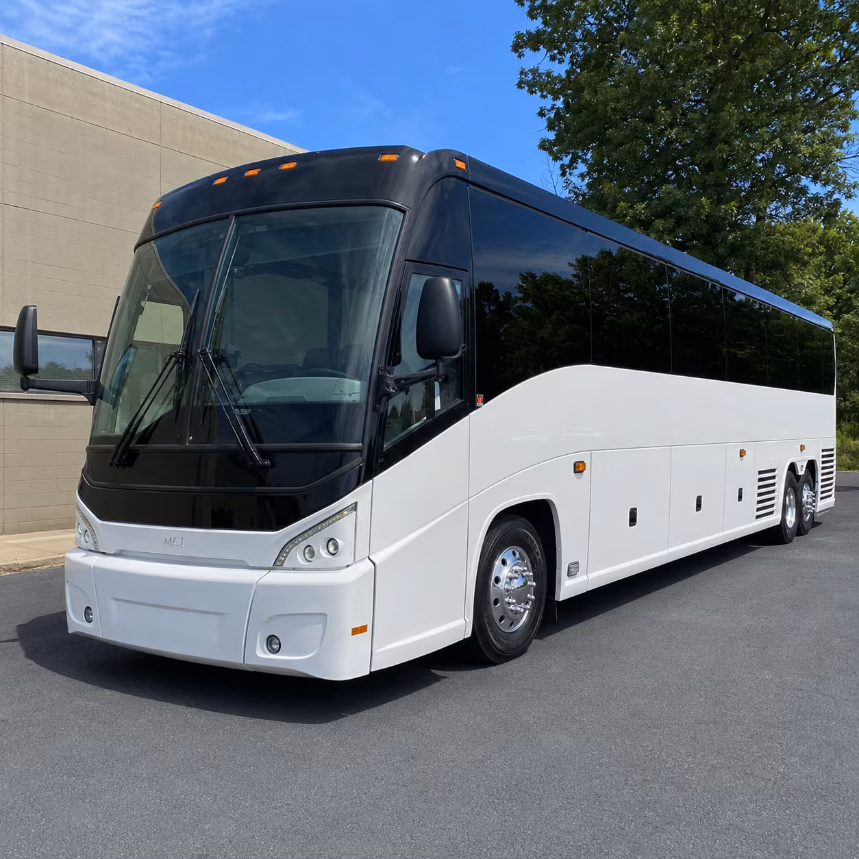 savannah charter bus services exterior